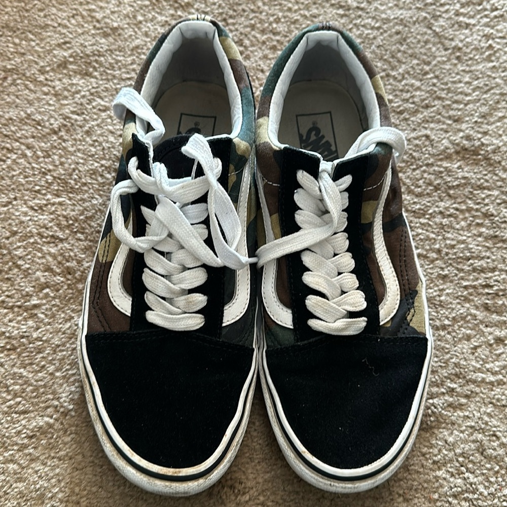 Woodland Camo Old Skool vans, men’s size 9